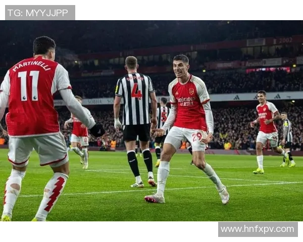 友谊赛精彩对决那不勒斯险胜阿森纳帽子戏法引发争议判罚